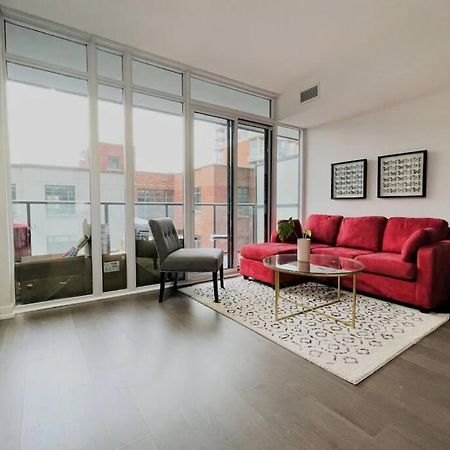 Gorgeous Downtown Condo Торонто Екстериор снимка