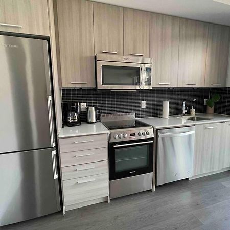 Gorgeous Downtown Condo Торонто Екстериор снимка